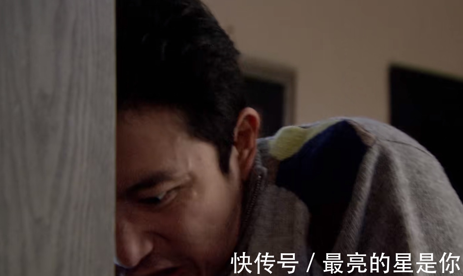 双面胶|《双面胶》原著“第一次没被掐死”的胡丽鹃遇恶，请“服软”