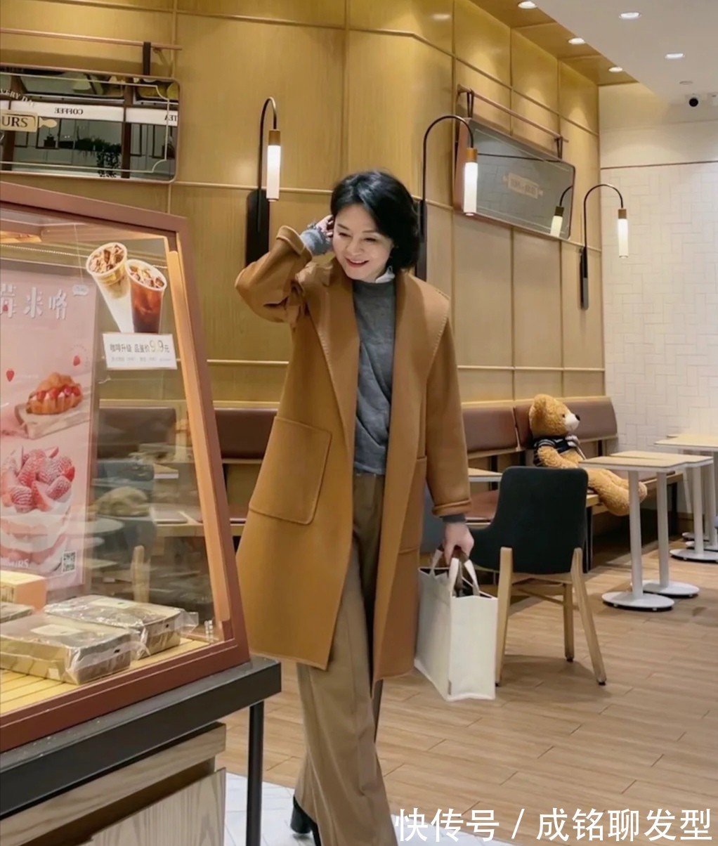 阔腿|50岁的女性穿衣要精不要多!尤其是这几件单品不可少,百搭又时髦