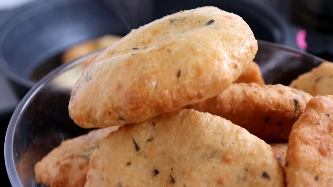 想吃油饼不用出去买了,做法诀窍教你在家做,比买的油饼好吃多了