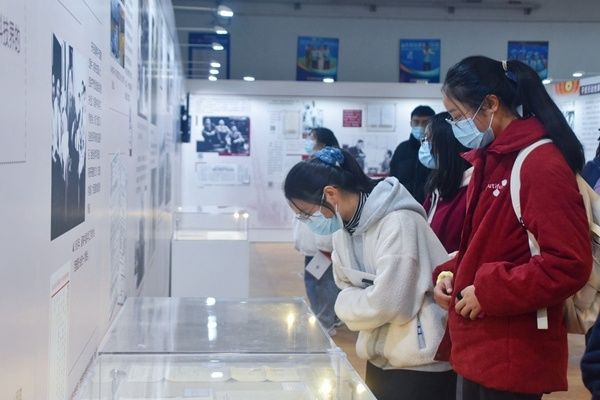 展览现场$中国科学家精神主题展贵州站巡展在贵州中医药大学启动