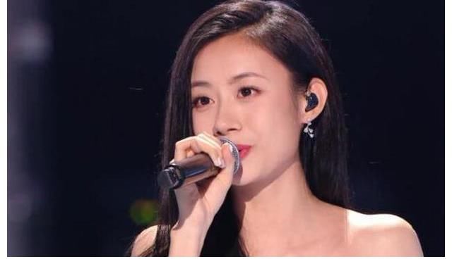 同样是《好声音》冠军，伍珂玥多久才能赶上张碧晨？李克勤说出答案