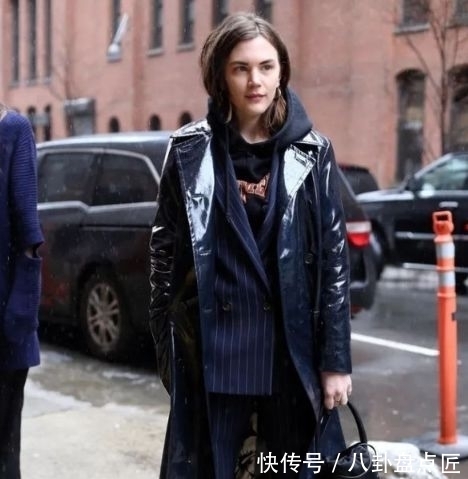 穿搭|懒人穿搭法:大衣+卫衣保暖时尚,穿搭失败概率几乎为零
