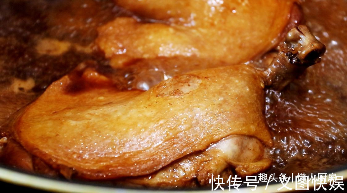 回家|7元买了两只鸭腿,回家简单做了一盘酱鸭腿,比卖的好吃多了