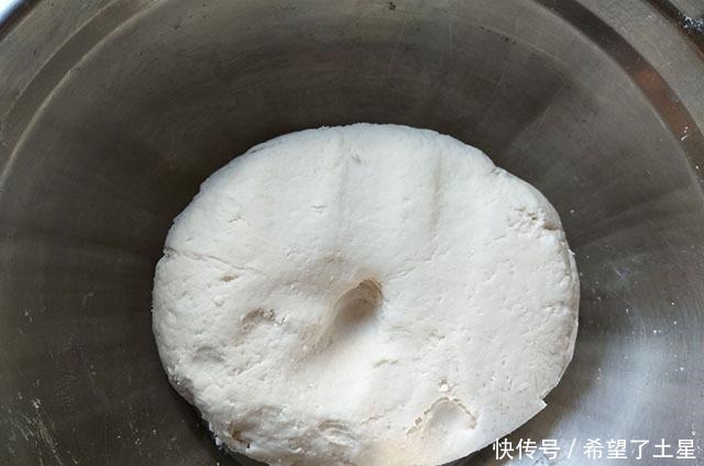 好吃|我家隔三差五吃它,卷好一蒸,10分钟出锅,无油香糯,简单好吃