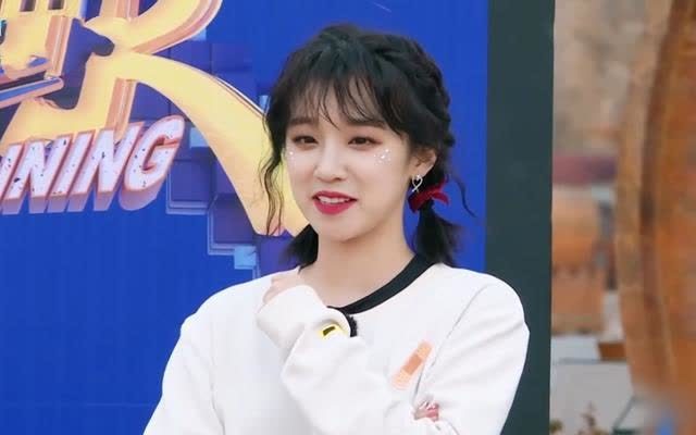 李晨 《奔跑吧5》baby很卖力,宋雨琦玩游戏摆明星架子,还偷袭baby