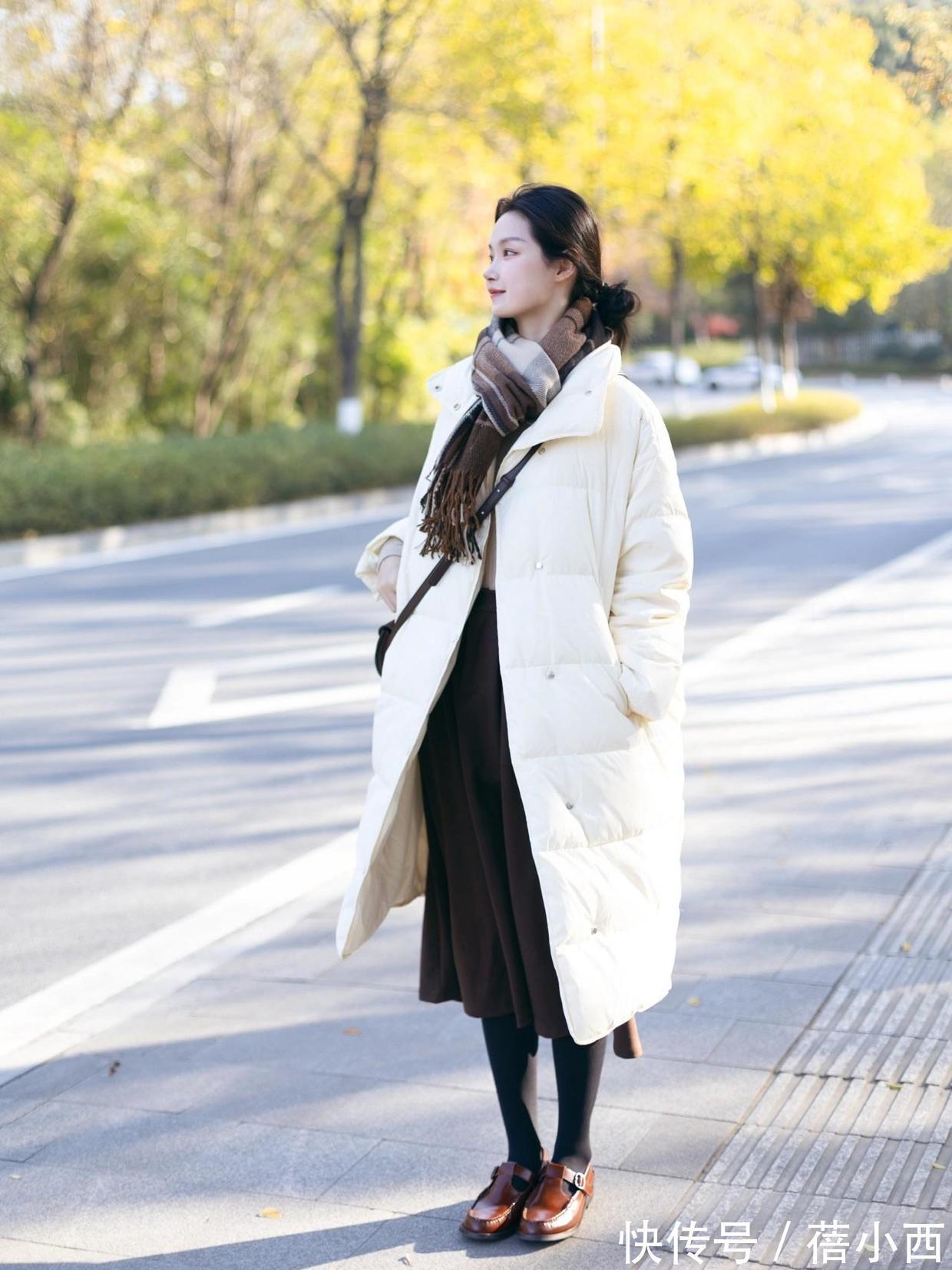 小姐姐|真正的保暖穿搭在这里,长款、短款羽绒服,配半身裙、裤子都很美