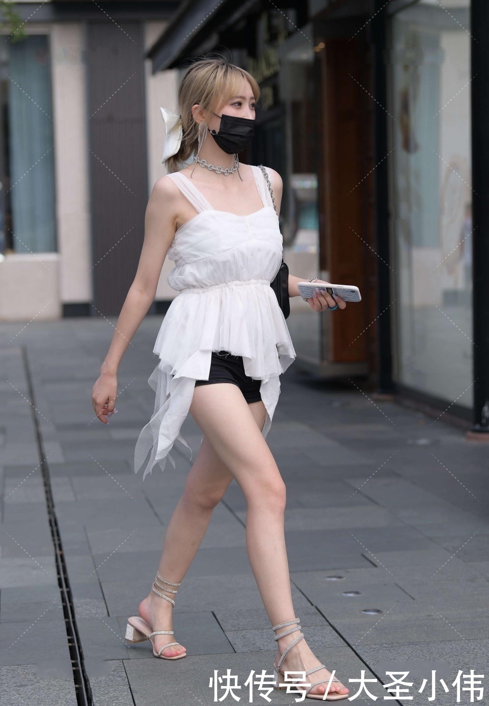 女神|美女街拍:这难道就是你们喜欢的校园女神,传说中的西南大校花?也不咋样啊