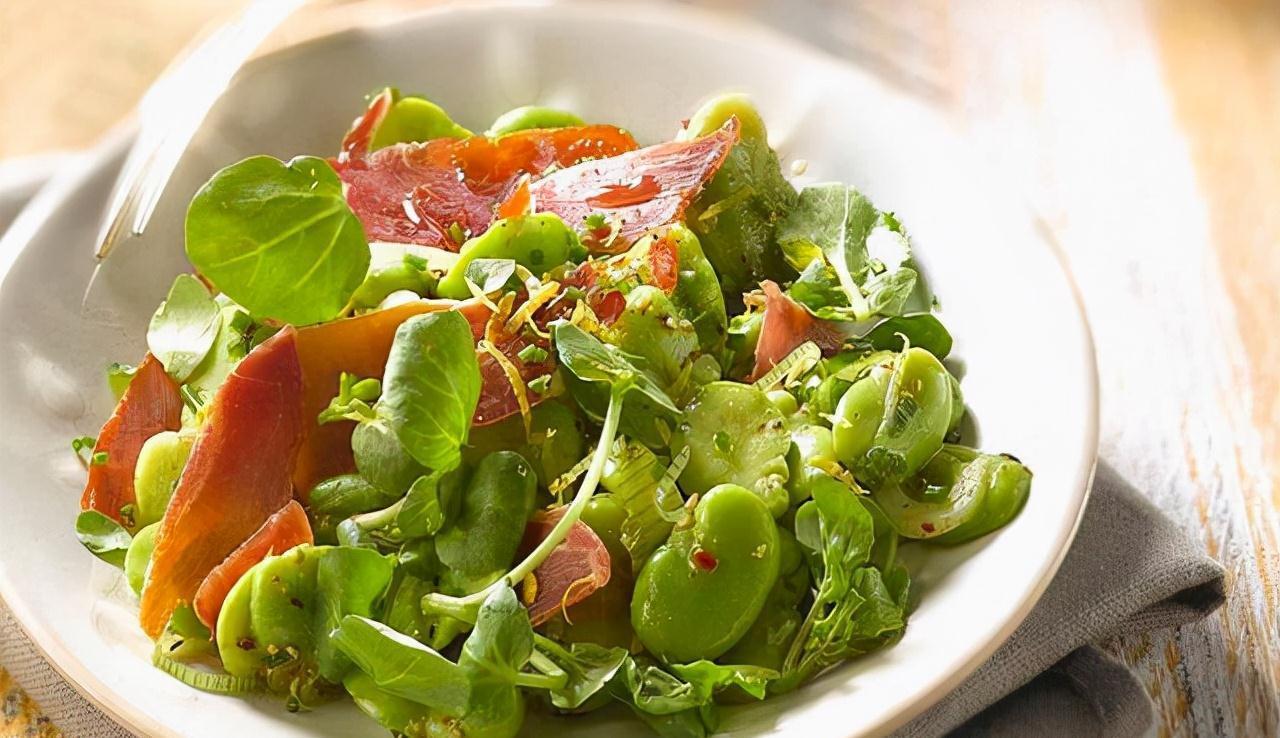 女人|秋季到了,女人多吃以下食物,淡化面部色斑,使皮肤润泽