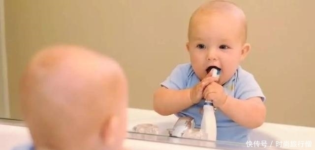 误区|宝宝多大开始刷牙?很多父母陷入了三个“误区”,难怪娃长龋齿