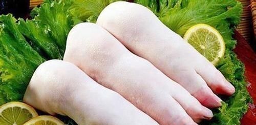 酱猪蹄，不用香料不用盐，只加3种调料，猪蹄软烂又筋道，特简单