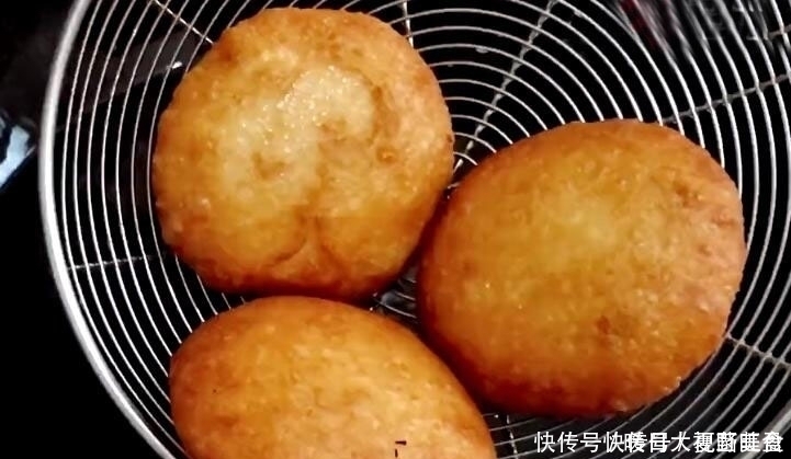 夏天，早餐给孩子做它吃，开水一烫，金黄酥脆，2分钟做好，好吃