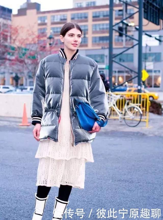 长度|最近火了一种穿法,叫“及臀羽绒服+裙子”,保暖显瘦,照穿准美