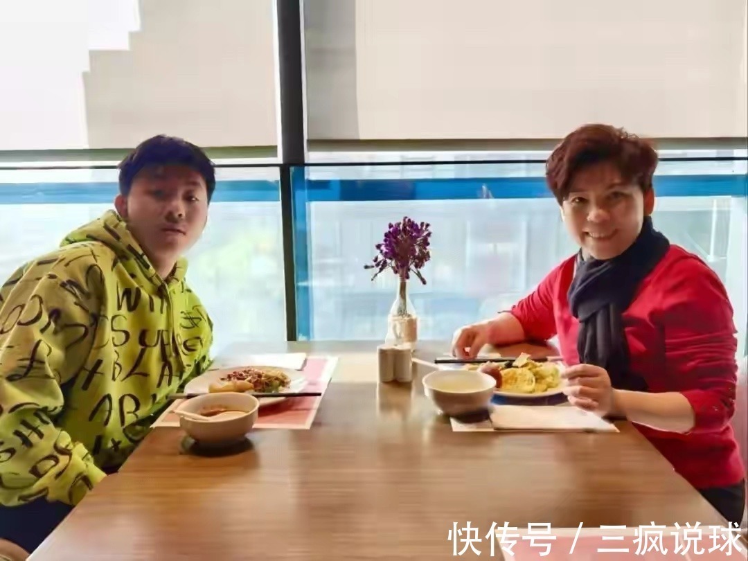 大魔王|恭喜!邓亚萍儿子又夺冠,打法凶狠不输妈妈,11个月狂揽11块奖牌