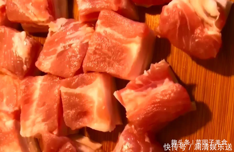 下饭|红烧肉烧土豆,土豆不要直接下锅,多一步,香软入味,好吃下饭