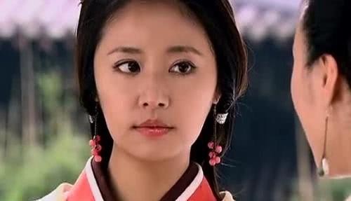 入宫|父亲钓鱼坠河身亡,被迫入宫当宫女,因太监的失误,成为传奇皇后