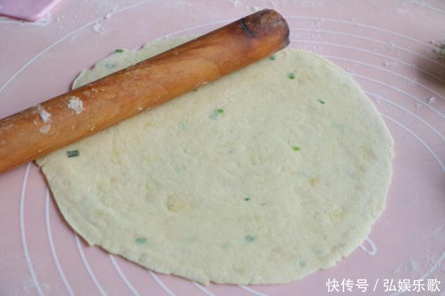 香软的土豆馍馍饼做法，土豆加面粉煎一煎切一切，老少皆宜