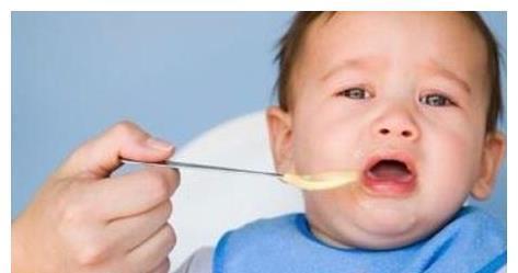 添加|多大给宝宝吃辅食好?可能不是你认为的6个月,还要看这几个因素