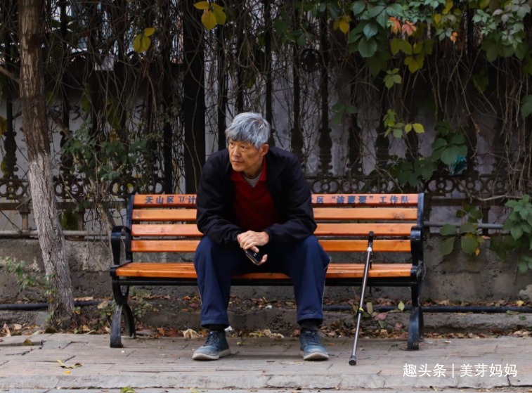 老两口|老了想活得有尊严,3种东西别交给子女,是对自己的人生负责