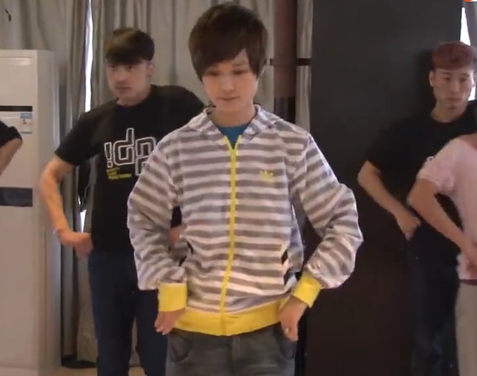 《披荊斬棘的哥哥》舞臺總監(jiān)陳琦沅：臺前到幕后的滾燙人生丨人物