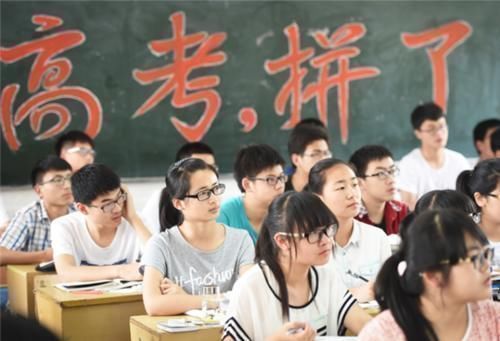 清华大学|中国史上高考分数最高的两名学生，分别考了749和750分，如今咋样了