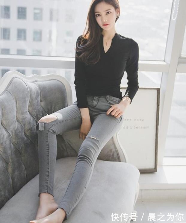 舒适 时尚穿搭:苗条好看的牛仔裤美女,青春时尚,提升自信美!