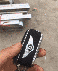 |搞笑GIF:妹子你这美我们真不懂,还以为是椎间盘突出呢