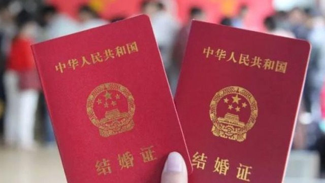 同名同姓|90后夫妻亮出结婚证火了,名字成亮点,网友:孩子以后叫啥?