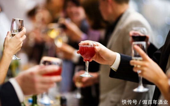 傲百年酒知识：都说“酒品见人品”，酒桌上如何识人？