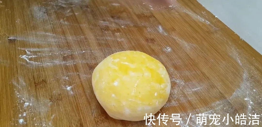 南瓜这样做才简单，锅里炸一炸，外皮焦脆又空心，比面包蛋糕还好吃