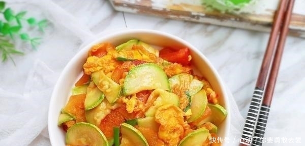 春末遇到此菜别手软,堪称植物“美白丸”,常吃晒黑的皮肤也白了