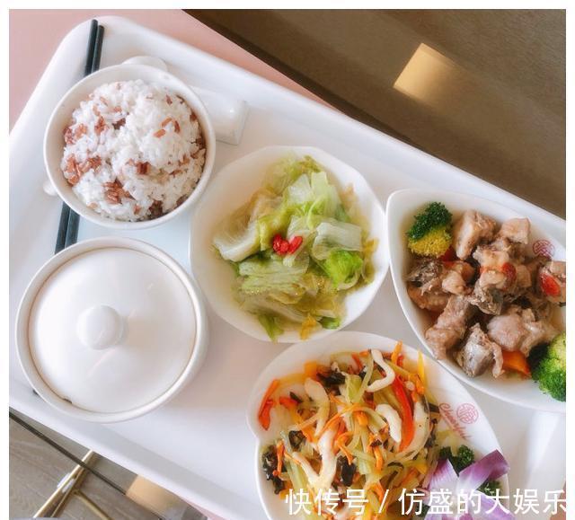 芹菜炒肉|这是一份清新、淡雅、营养均衡的月子餐菜单,光看着就咽口水了