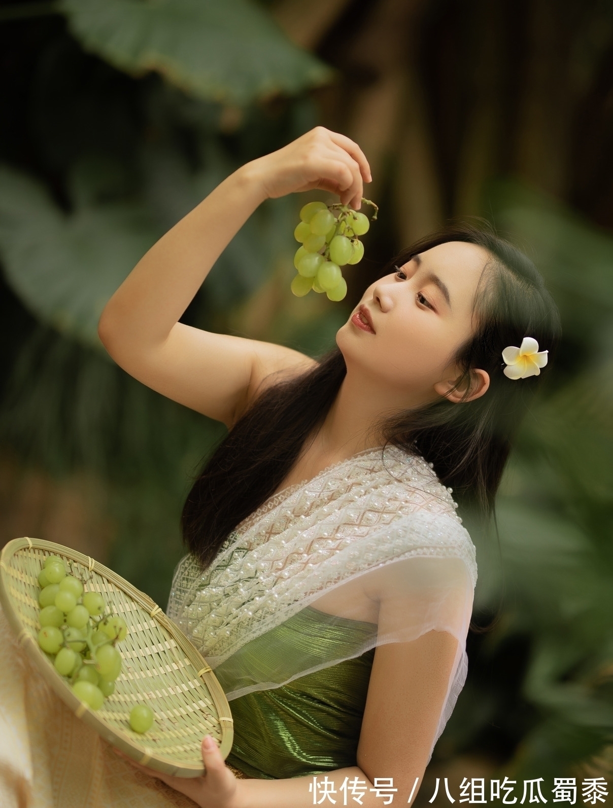 红尘@七绝·十三首丨长鞭战马边关上,忍见夷蛮膝下侯