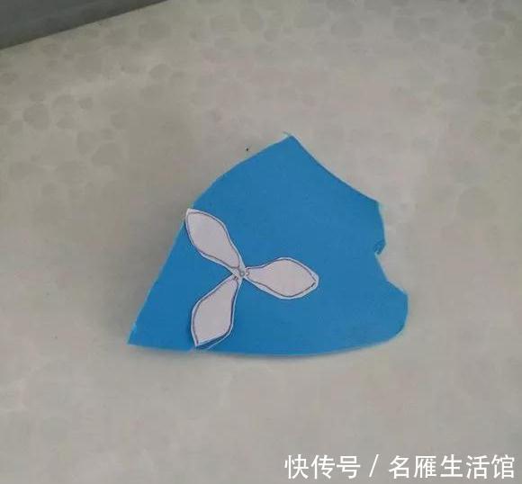 洗衣液用完了,空桶不要丢,咔嚓剪一剪,秒变漂亮大花盆