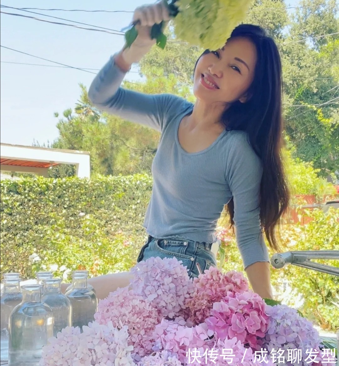 无龄感|女人会穿必然与众不同,52岁博主优雅大气的穿搭,美得别有韵味