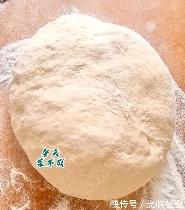 烫面|温水或凉水和面都不对,试试我烙饼的特殊方法,松软酥香,放一天都不会硬