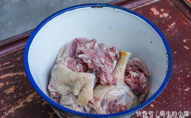 三伏天流汗多，常吃这种肉，滋补解暑，比猪肉便宜，比羊肉好吃