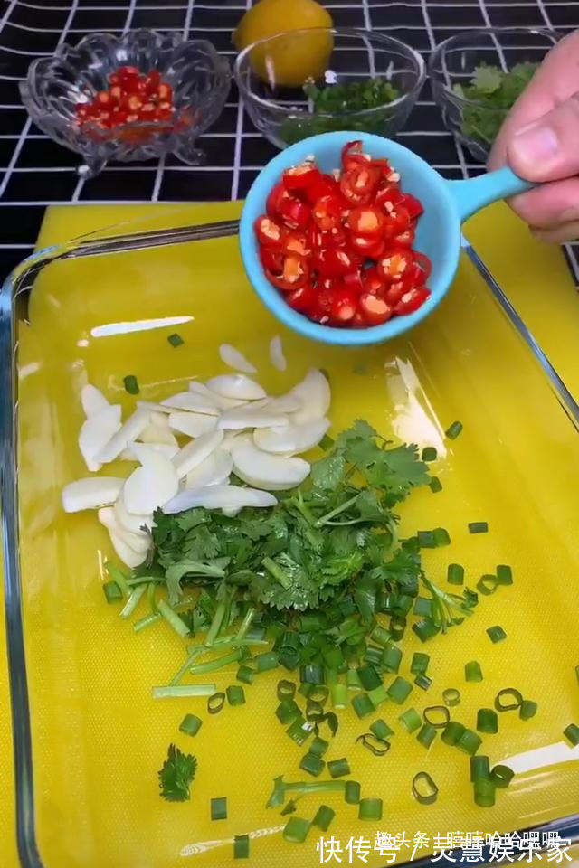 泡椒凤爪|味美自家做,泡椒柠檬凤爪酸辣爽口,清爽开胃,瞬间让人胃口大开