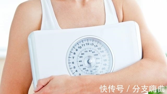 糖尿病并发症|吃柚子可以帮助降血糖吗?医生:稳定血糖,不妨常吃2种食物