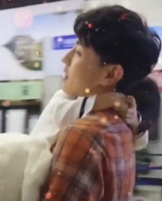 极限挑战|她是第一个邓伦主动“公主抱”,愿意秀恩爱,粉丝却不敢吃醋的女生