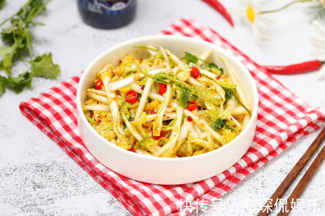 年夜饭别只盯大鱼大肉吃，来道爽口开胃凉拌菜，中和油腻有益肠道