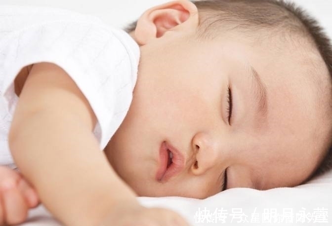 睡眠时间|宝宝发育期间以下这几个睡姿最好不要有,要不会影响宝宝发育!