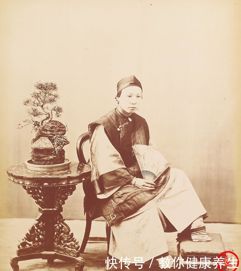 李鸿章|晚清老照片李鸿章面无表情,小商贩破衣烂衫,富家女小脚纤细