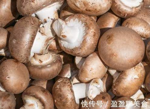 伞盖|买香菇时，尽量避开3种，菜农教您挑选技巧，香菇新鲜又好吃