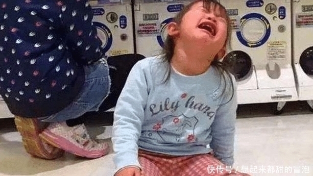 检查|6岁女孩逛超市，衣服鼓囊被怀疑偷东西，店员检查后忍不住落泪