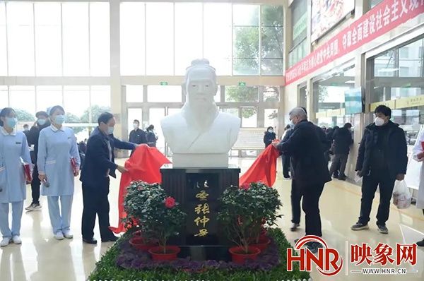 张仲景|南阳市中医院举行医圣张仲景雕像揭幕仪式