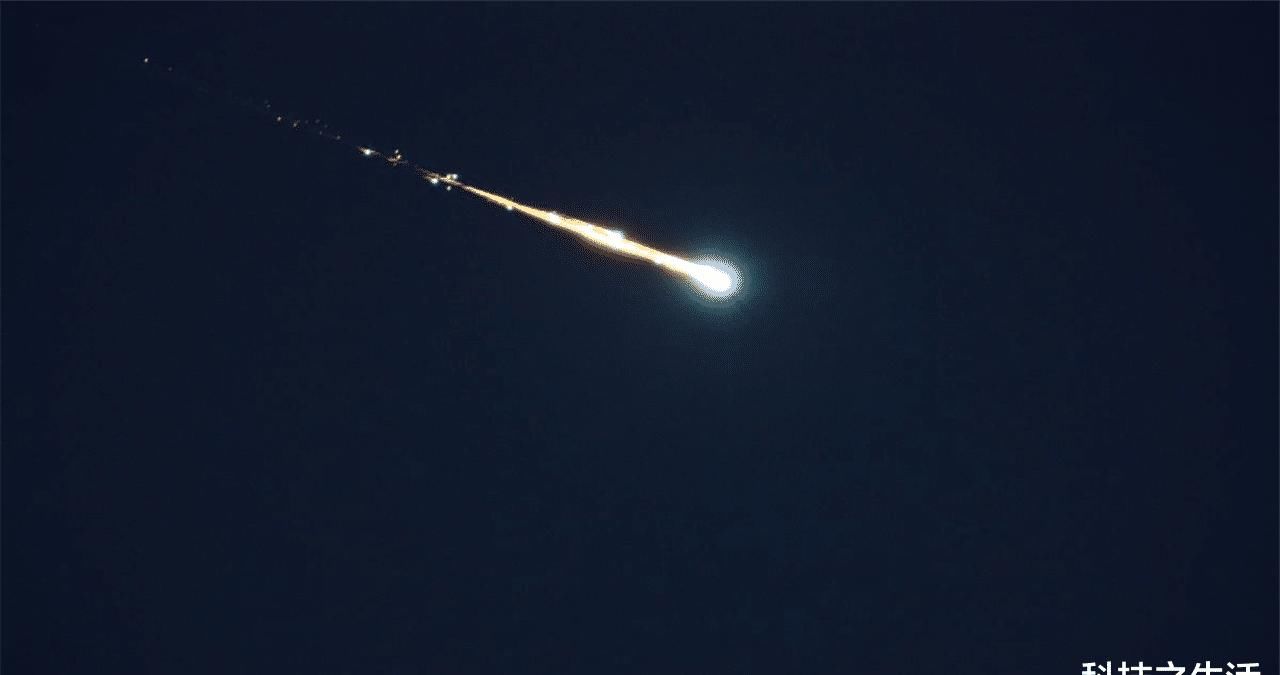 火球|日本西之岛火山爆发，浓烟高达8300米，难不成与那颗“火球”有关？