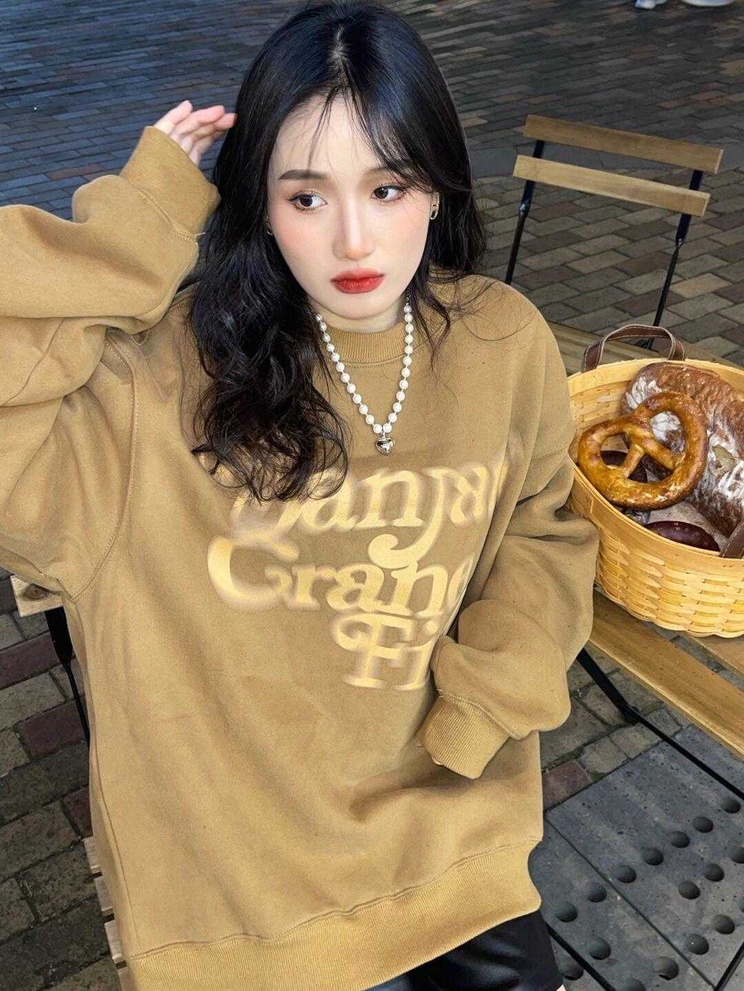 二分裤|休闲舒适的卫衣这样搭,时尚感加满,气场扑面而来