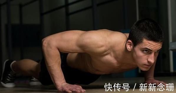 做俯卧撑|俯卧撑练胸肌,为何做起来手发抖?这样做比较好