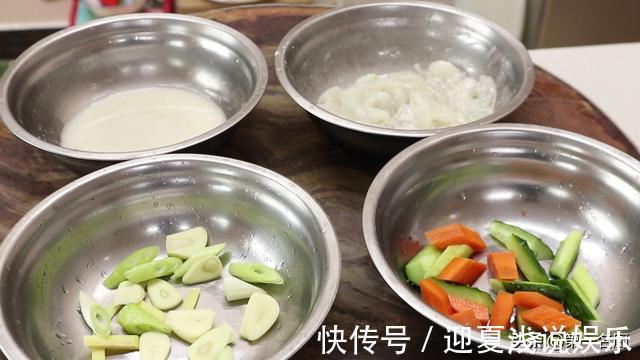 做法|虾仁想要做得饱满爽脆？关键在于腌制和上浆，这种做法简单实用