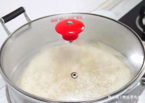 椒盐千层饼的家常做法，营养好吃，咸香入味，家人爱吃的可口早餐